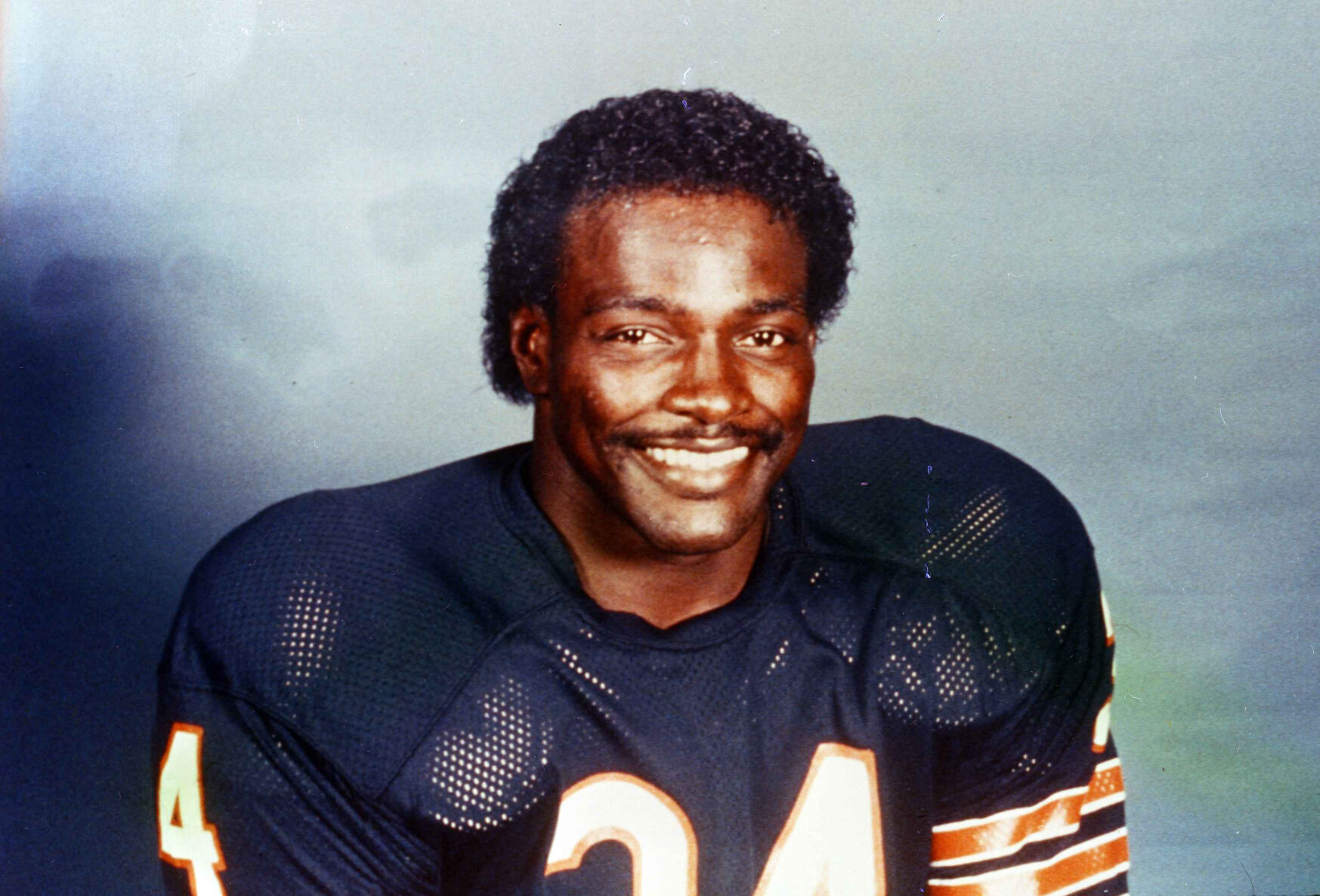 1986: Walter Payton becomes first NFL player to accumulate 20,000 all-purpose yards